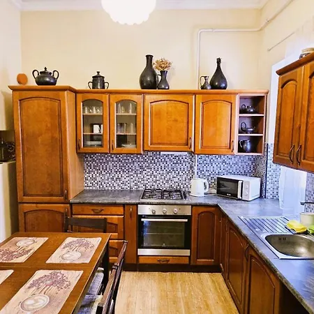 Apartman Művész